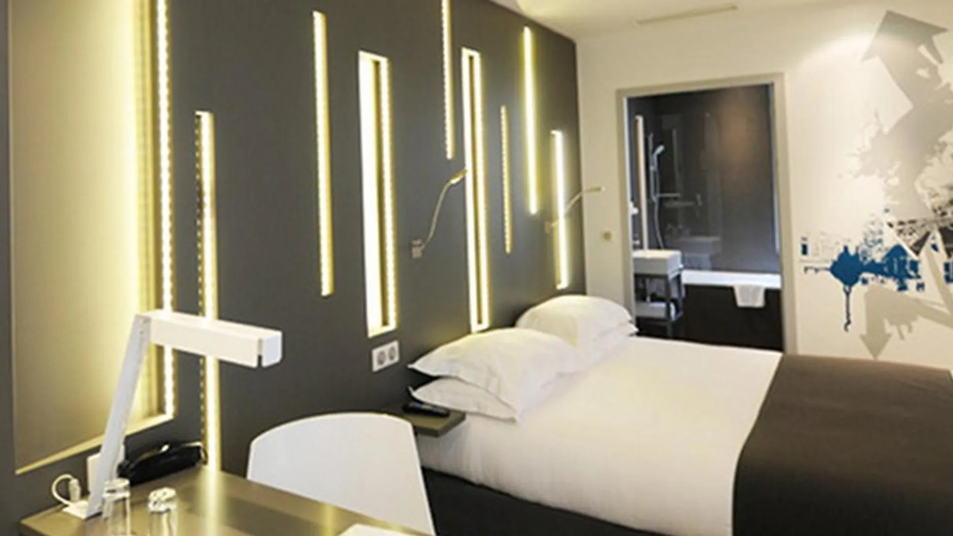 Hotel Arc De Triomphe Etoile 4*