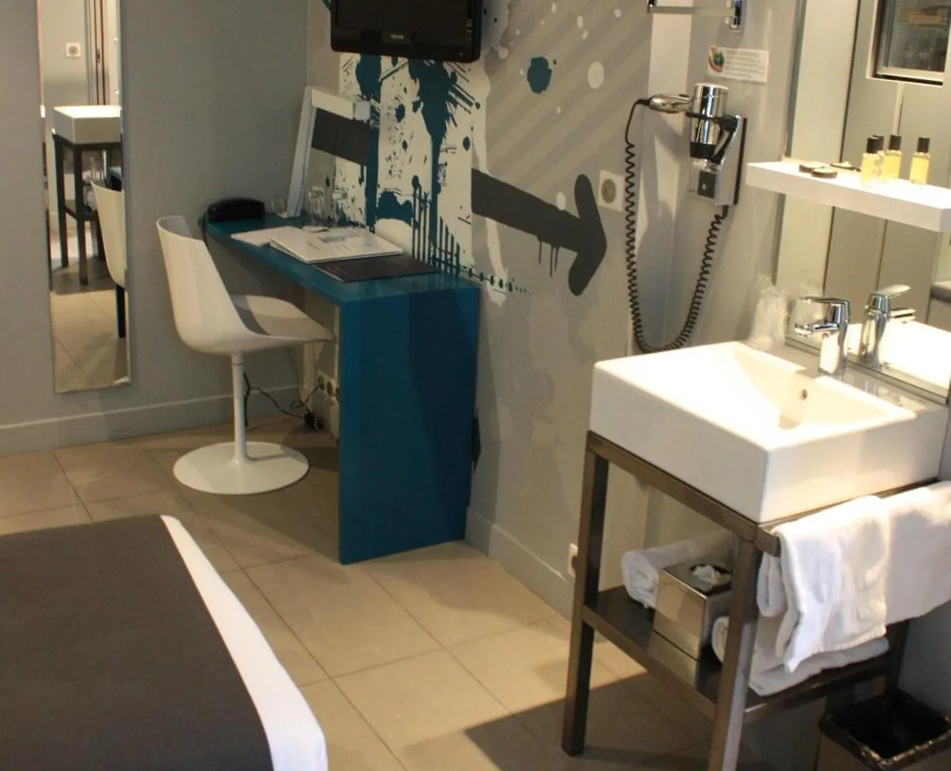 Hotel Arc De Triomphe Etoile 4*