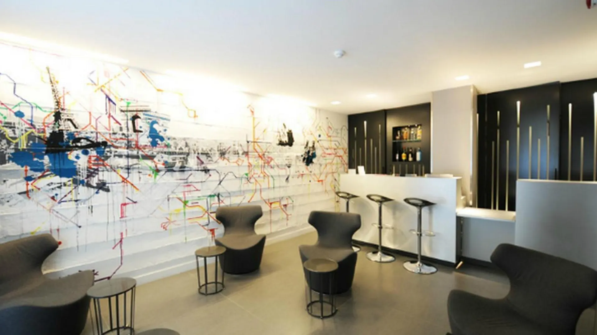 Hotel Arc De Triomphe Etoile 4*