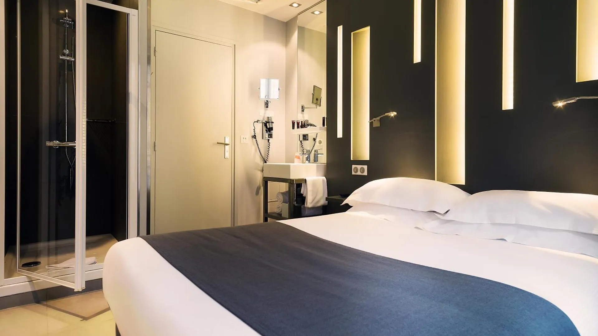 Arc De Triomphe Etoile Hotel