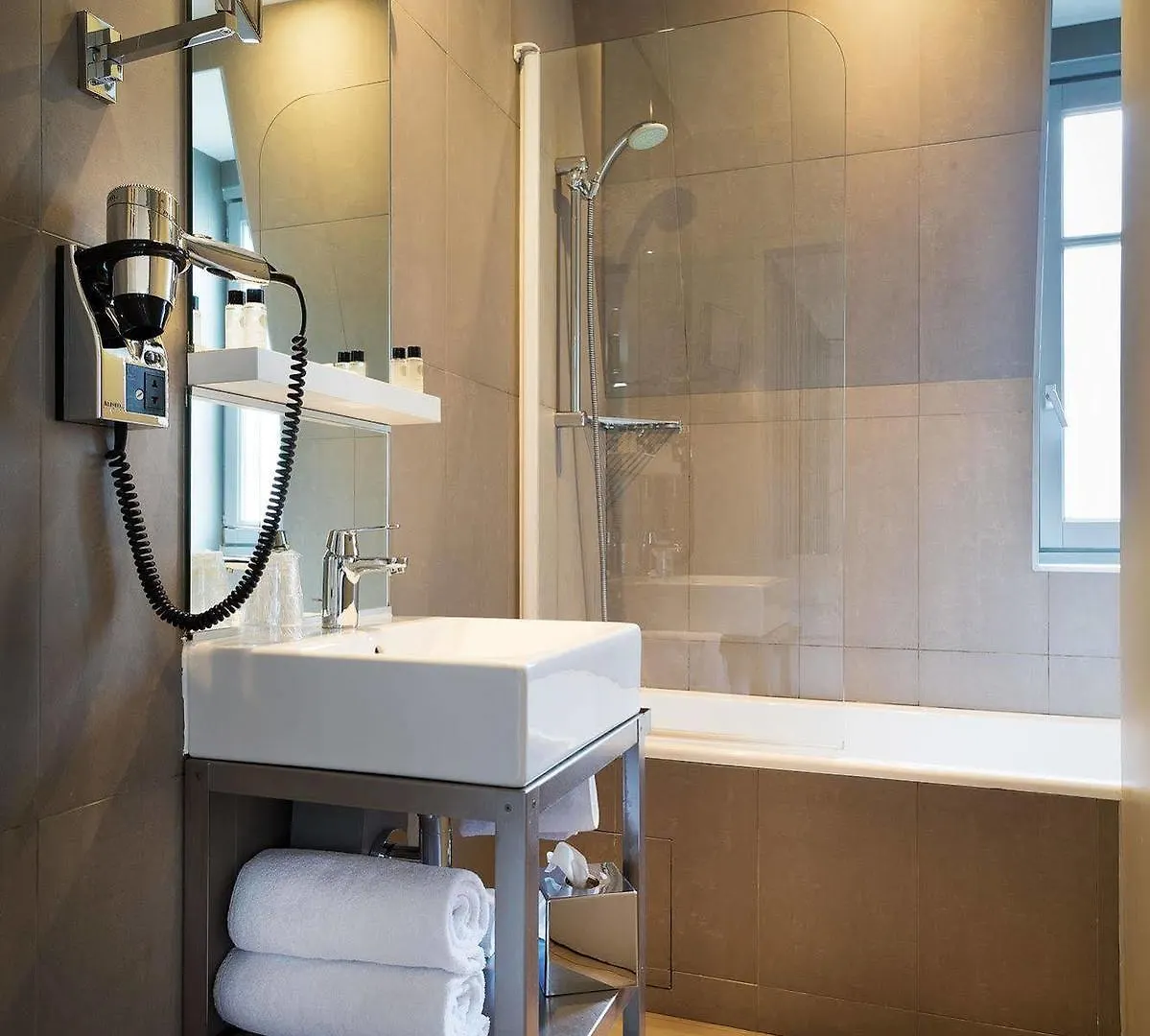 Hotel Arc De Triomphe Etoile 4*